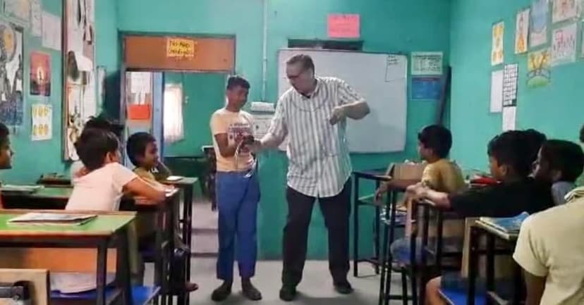 Eric Thompson brings his magical charm to a classroom full of delighted students, demonstrating that his entertaining skills work just as well on young audiences as they do in comedy clubs and corporate venues.